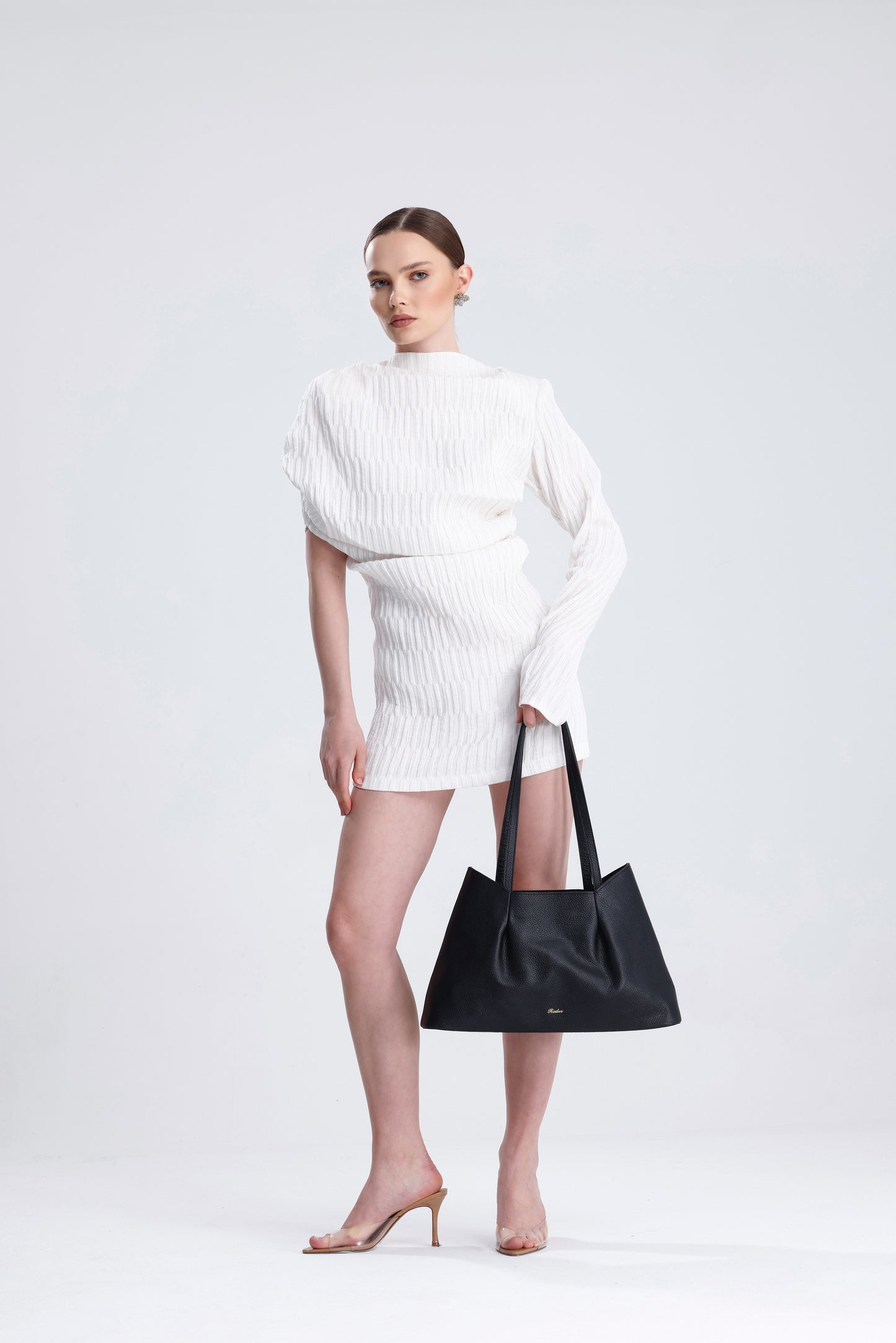 Ronya - Black